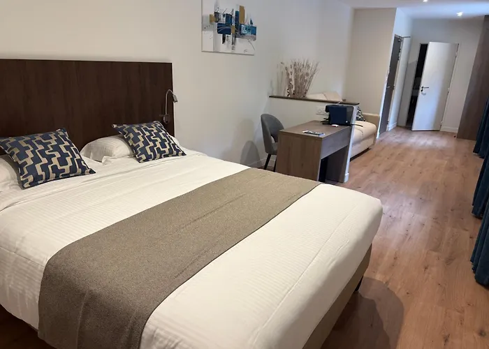 Logis Hotel Le Petit Casset