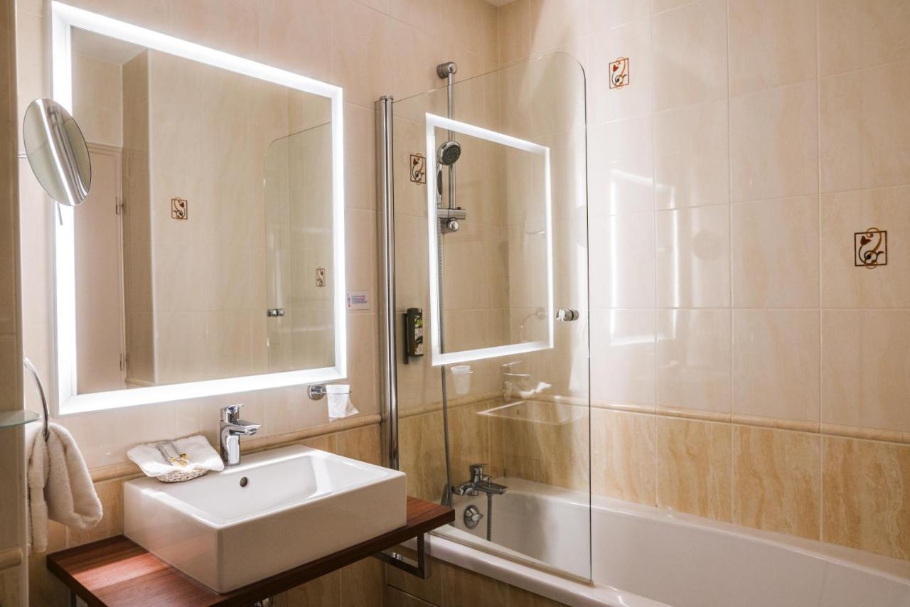 Logis Le Petit Casset Hotel 3*