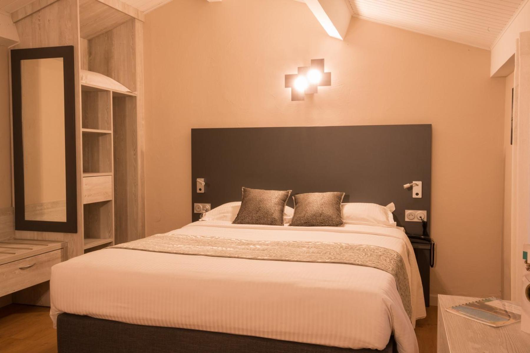 Hotel Logis Le Petit Casset La Boisse