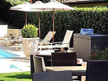 Hotel Logis Le Petit Casset 3*