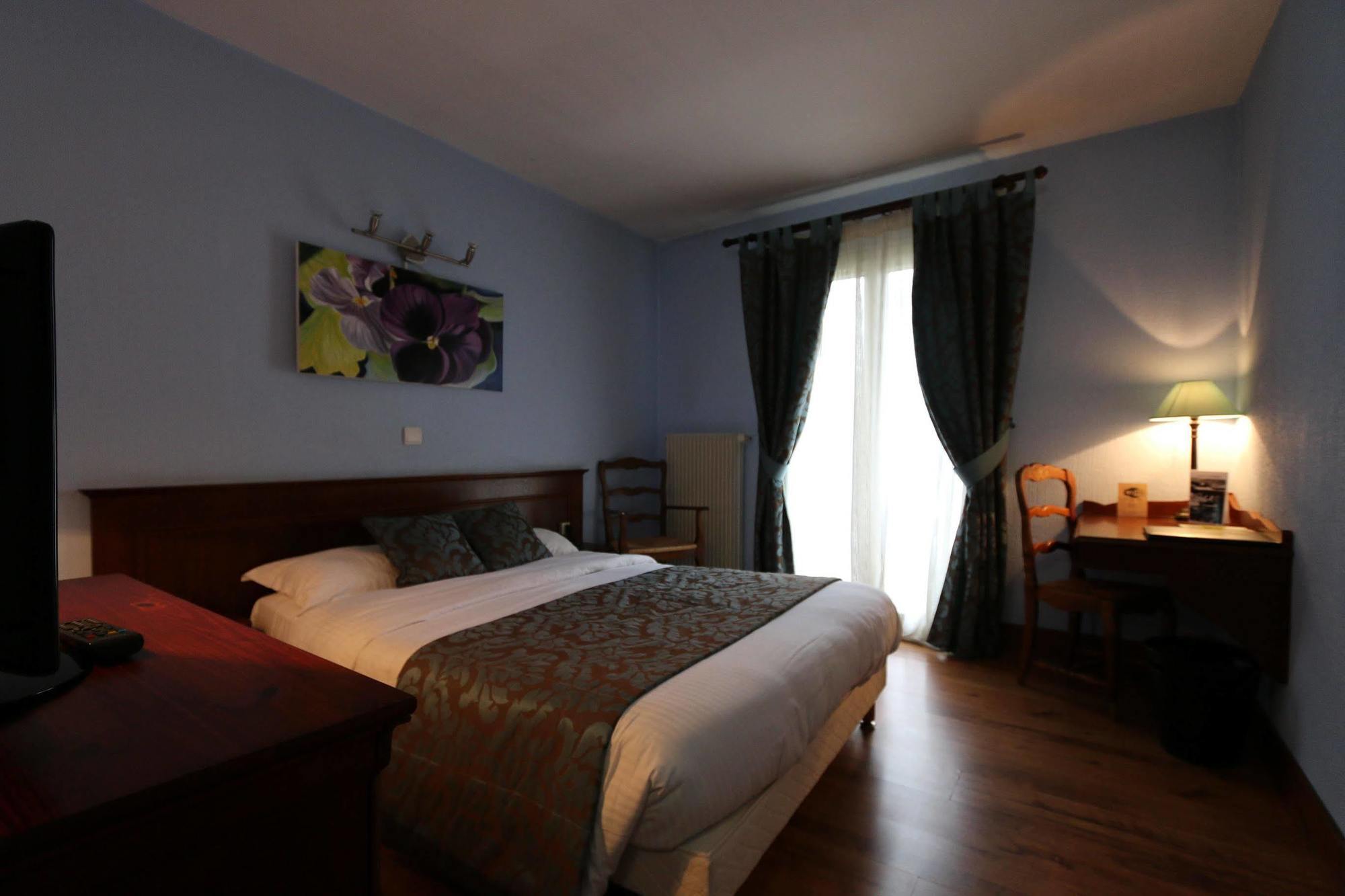 Logis Le Petit Casset Hotel 3*