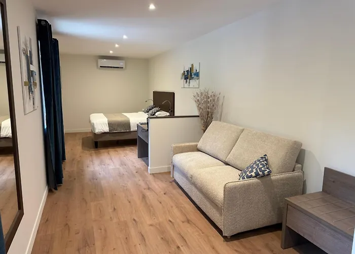 Logis Hotel Le Petit Casset