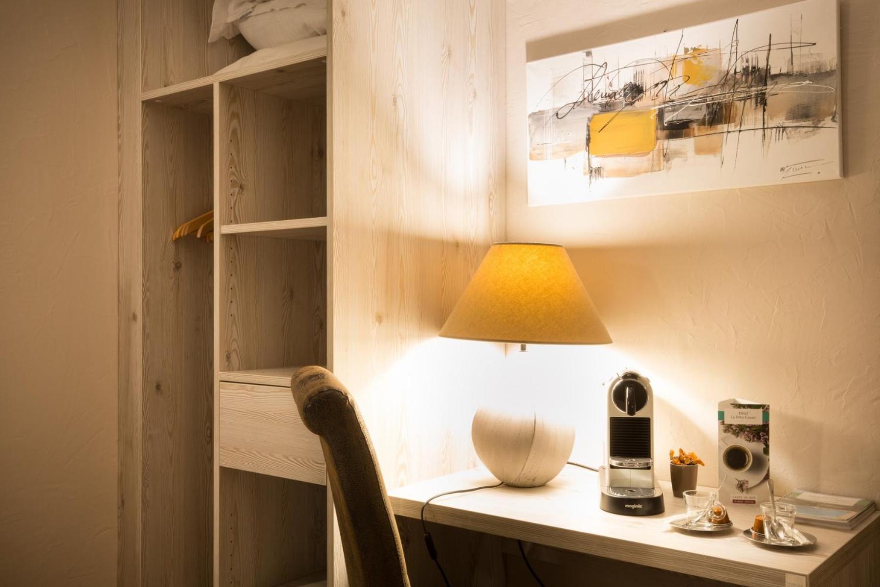 Logis Le Petit Casset Hotel