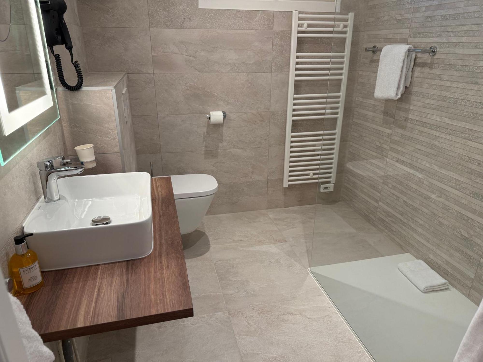 Logis Le Petit Casset Hotel 3*